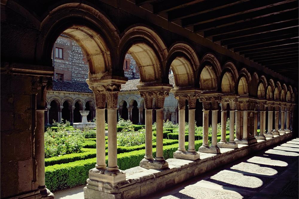 Al momento stai visualizzando Il chiostro, centro nascosto del monastero